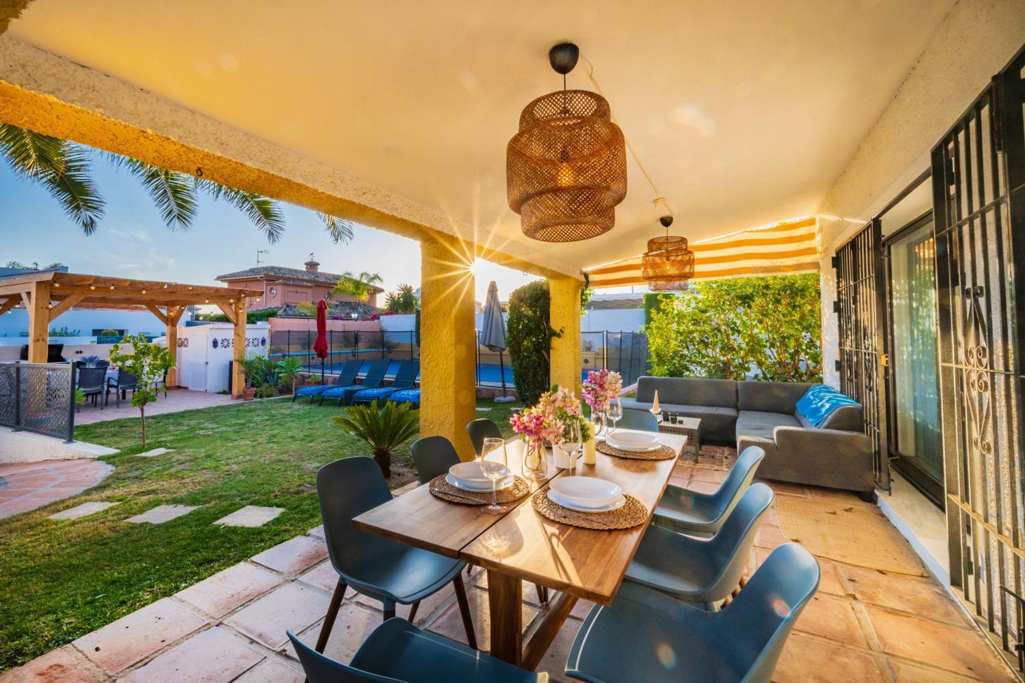 Typical Beach House Las Chapas Playa With Heated Pool ماربيا المظهر الخارجي الصورة