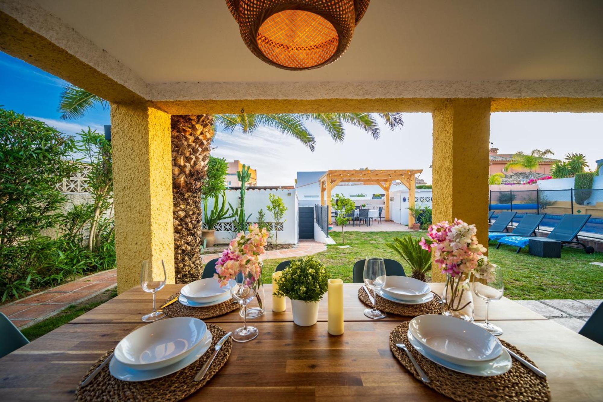 Typical Beach House Las Chapas Playa With Heated Pool ماربيا المظهر الخارجي الصورة